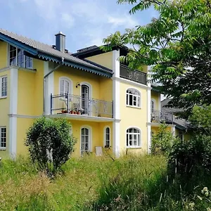  Apartment In Seenaher Künstlervilla In Gstadt